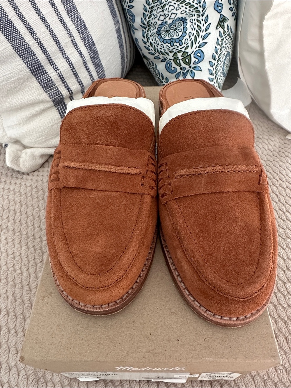 Like new Madewell Women’s Suede Slip-On Loafers in Rust